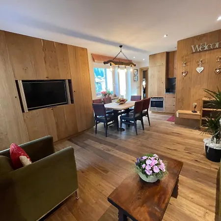 Dolomiti Sunrise Apartment *